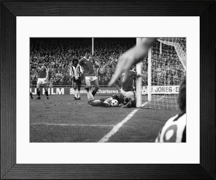 Framed Print : English League Division One match. Notts County 1 v Manchester United 3 Framed Print : English League Division One match. Notts County 1 v Manchester United 3