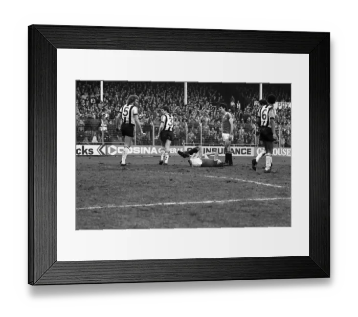Framed Print : English League Division One match. Notts County 1 v Manchester United 3