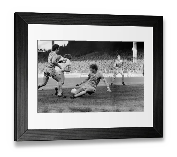 Framed Print : English League Division One match at Maine Road. Manchester City 1 v Everton 1