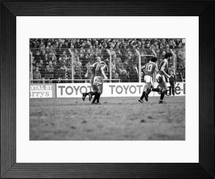Framed Print : English League Division One match. Notts County 1 v Manchester United 3