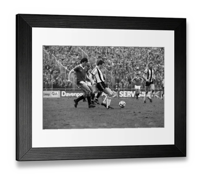 Framed Print : English League Division One match. Notts County 1 v Manchester United 3