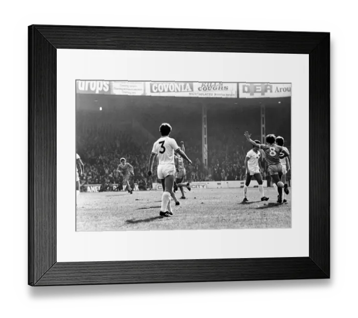Framed Print : English League Division One match at Maine Road. Manchester City 1 v Everton 1