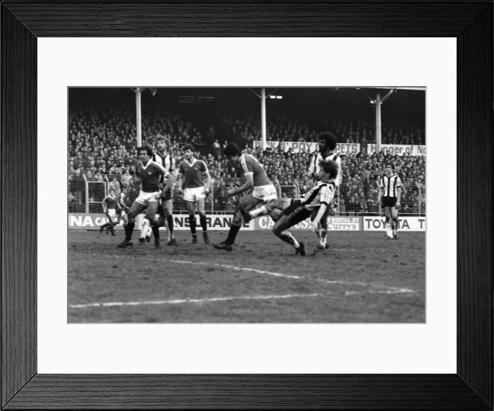 Framed Print : English League Division One match. Notts County 1 v Manchester United 3 Framed Print : English League Division One match. Notts County 1 v Manchester United 3