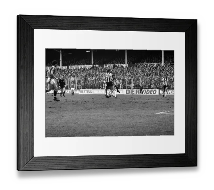 Framed Print : English League Division One match. Notts County 1 v Manchester United 3