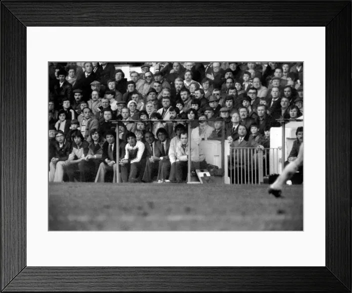 Framed Print : English League Division One match at Maine Road. Manchester City 1 v Everton 1 Framed Print : English League Division One match at Maine Road. Manchester City 1 v Everton 1