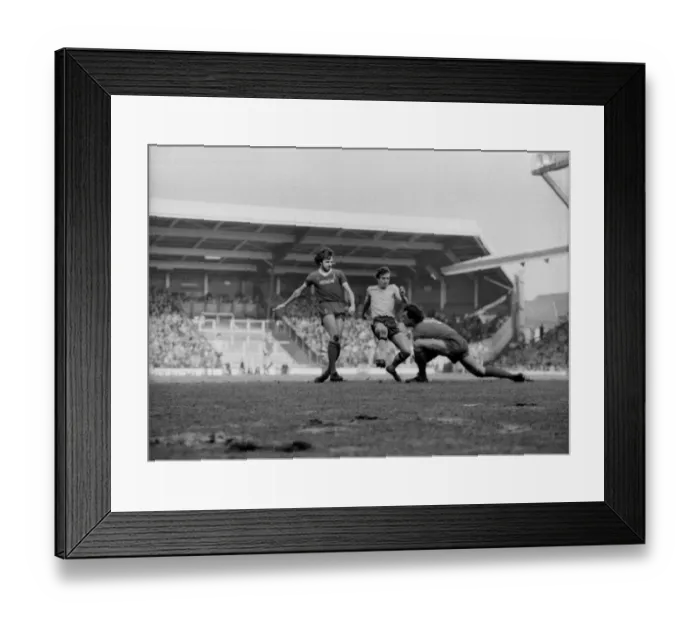 Framed Print : English League Division One match at Anfield. Liverpool 1 v Sunderland 0 Framed Print : English League Division One match at Anfield. Liverpool 1 v Sunderland 0