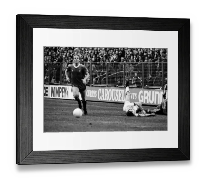 Framed Print : English League Division One match at Elland Road. Leeds United 1 v Nottingham Forest 1 Framed Print : English League Division One match at Elland Road. Leeds United 1 v Nottingham Forest 1