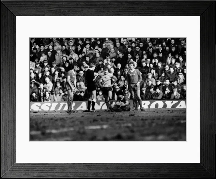 Framed Print : English League Division One match at Anfield. Liverpool 1 v Sunderland 0 Framed Print : English League Division One match at Anfield. Liverpool 1 v Sunderland 0