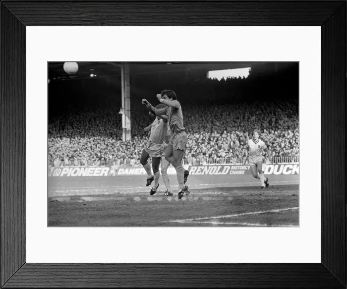 Framed Print : English League Division One match at Maine Road. Manchester City 1 v Everton 1