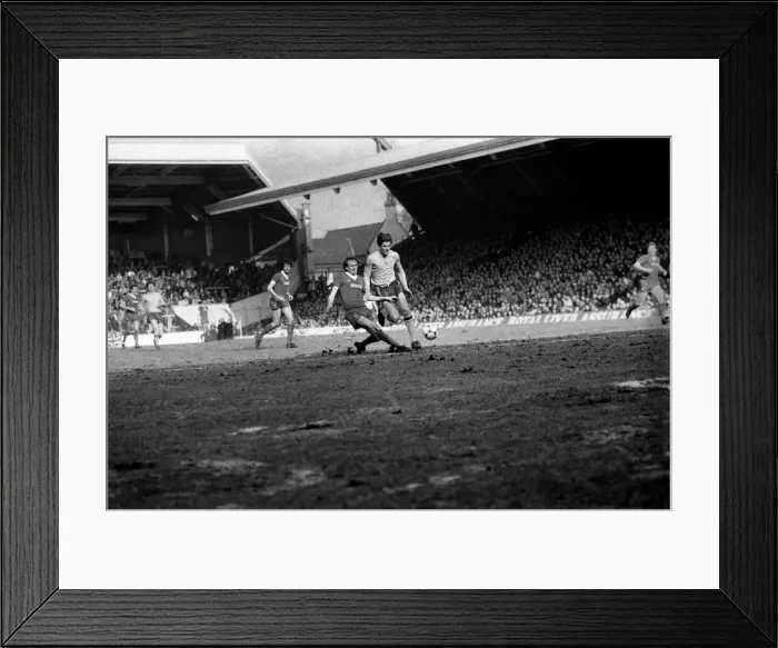 Framed Print : English League Division One match at Anfield. Liverpool 1 v Sunderland 0 Framed Print : English League Division One match at Anfield. Liverpool 1 v Sunderland 0