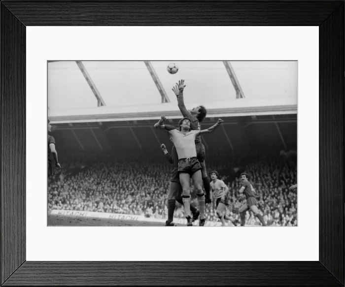 Framed Print : English League Division One match at Anfield. Liverpool 1 v Sunderland 0 Framed Print : English League Division One match at Anfield. Liverpool 1 v Sunderland 0