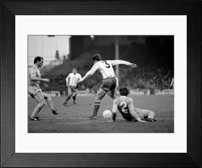 Framed Print : English League Division One match. Manchester City 2 v Sunderland 3 Framed Print : English League Division One match. Manchester City 2 v Sunderland 3