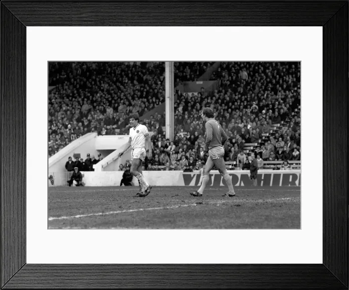 Framed Print : English League Division One match at Maine Road. Manchester City 1 v Everton 1 Framed Print : English League Division One match at Maine Road. Manchester City 1 v Everton 1