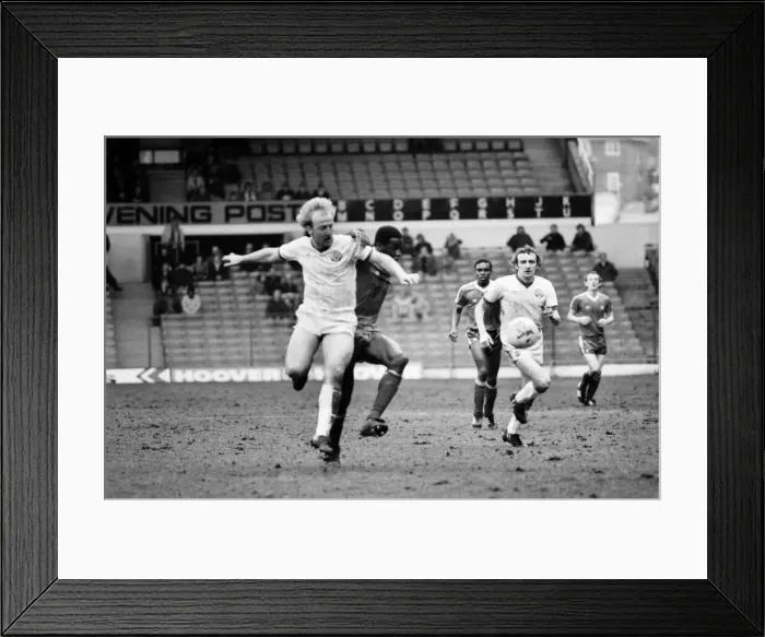 Framed Print : English League Division One match at Elland Road. Leeds United 1 v Nottingham Forest 1