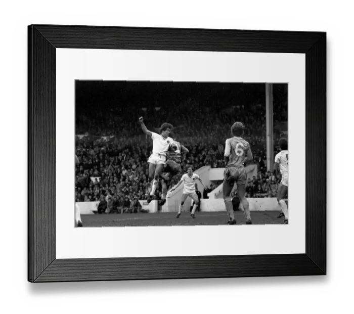 Framed Print : English League Division One match at Maine Road. Manchester City 1 v Everton 1 Framed Print : English League Division One match at Maine Road. Manchester City 1 v Everton 1