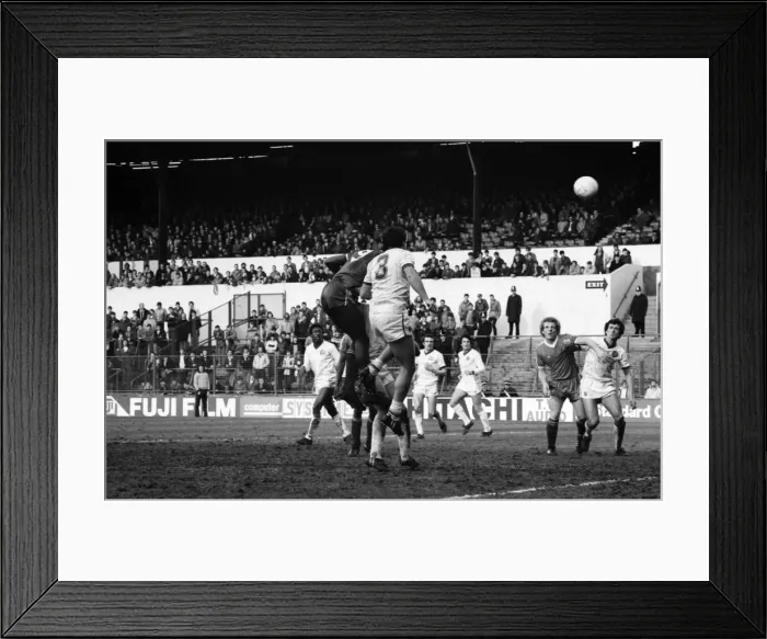 Framed Print : English League Division One match at Elland Road. Leeds United 1 v Nottingham Forest 1 Framed Print : English League Division One match at Elland Road. Leeds United 1 v Nottingham Forest 1