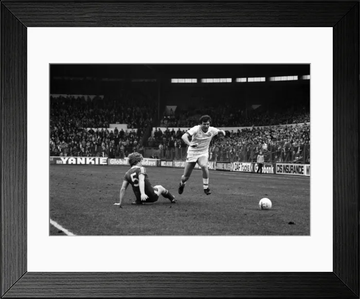 Framed Print : English League Division One match at Elland Road. Leeds United 1 v Nottingham Forest 1 Framed Print : English League Division One match at Elland Road. Leeds United 1 v Nottingham Forest 1