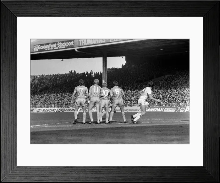Framed Print : English League Division One match at Maine Road. Manchester City 1 v Everton 1
