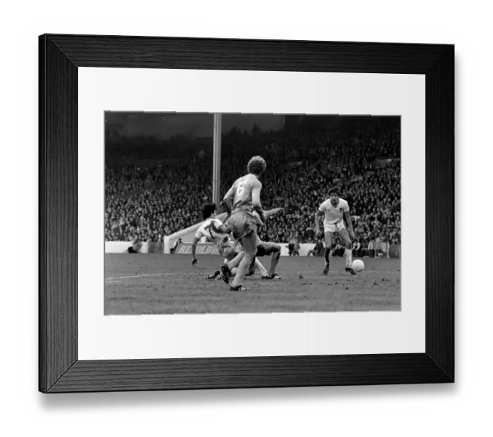 Framed Print : English League Division One match at Maine Road. Manchester City 1 v Everton 1