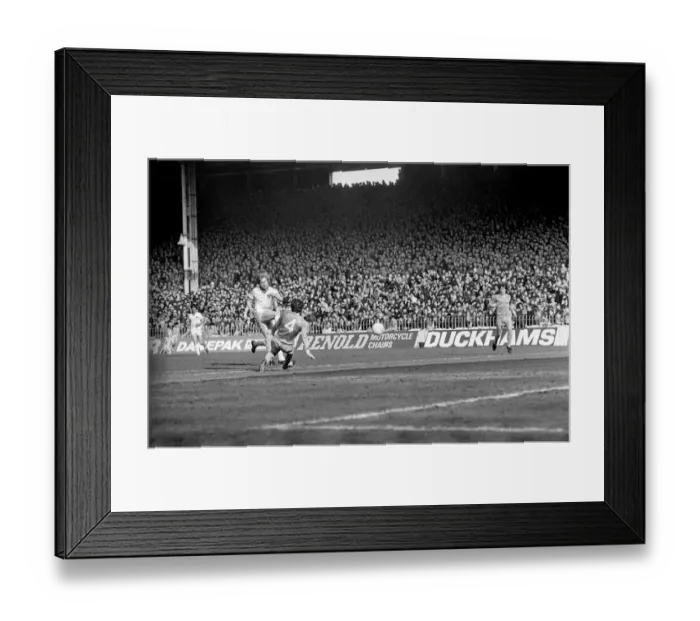 Framed Print : English League Division One match at Maine Road. Manchester City 1 v Everton 1