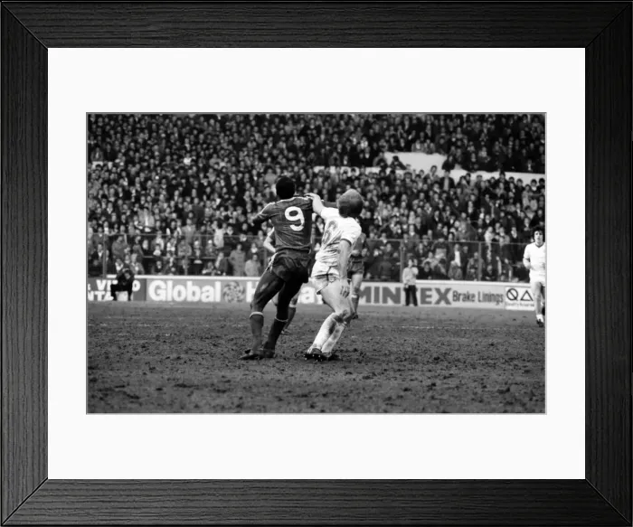 Framed Print : English League Division One match at Elland Road. Leeds United 1 v Nottingham Forest 1 Framed Print : English League Division One match at Elland Road. Leeds United 1 v Nottingham Forest 1