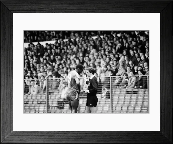 Framed Print : English League Division One match at Elland Road. Leeds United 1 v Nottingham Forest 1