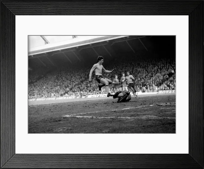 Framed Print : English League Division One match at Anfield. Liverpool 1 v Sunderland 0 Framed Print : English League Division One match at Anfield. Liverpool 1 v Sunderland 0