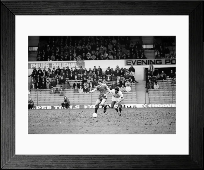 Framed Print : English League Division One match at Elland Road. Leeds United 1 v Nottingham Forest 1 Framed Print : English League Division One match at Elland Road. Leeds United 1 v Nottingham Forest 1