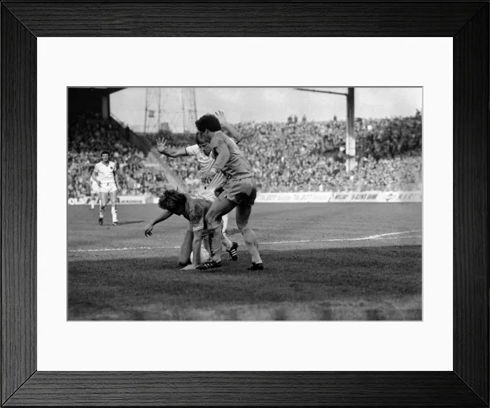 Framed Print : English League Division One match at Maine Road. Manchester City 1 v Everton 1 Framed Print : English League Division One match at Maine Road. Manchester City 1 v Everton 1