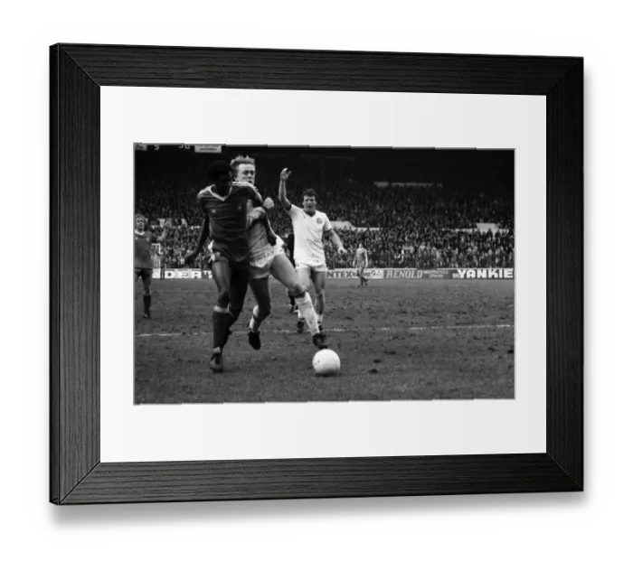 Framed Print : English League Division One match at Elland Road. Leeds United 1 v Nottingham Forest 1 Framed Print : English League Division One match at Elland Road. Leeds United 1 v Nottingham Forest 1