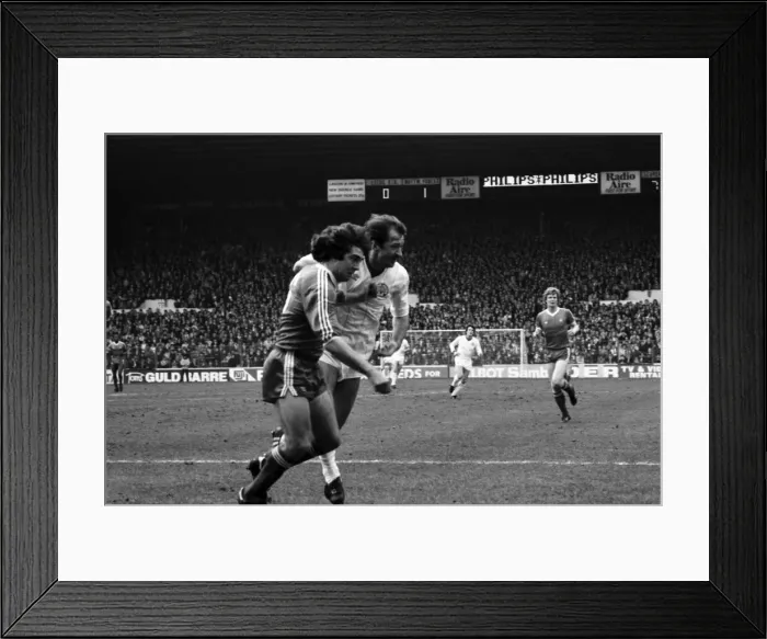 Framed Print : English League Division One match at Elland Road. Leeds United 1 v Nottingham Forest 1 Framed Print : English League Division One match at Elland Road. Leeds United 1 v Nottingham Forest 1