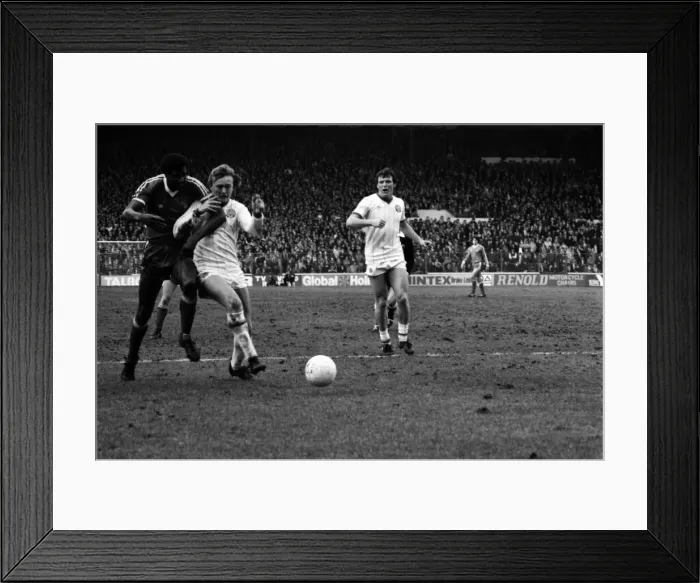 Framed Print : English League Division One match at Elland Road. Leeds United 1 v Nottingham Forest 1 Framed Print : English League Division One match at Elland Road. Leeds United 1 v Nottingham Forest 1