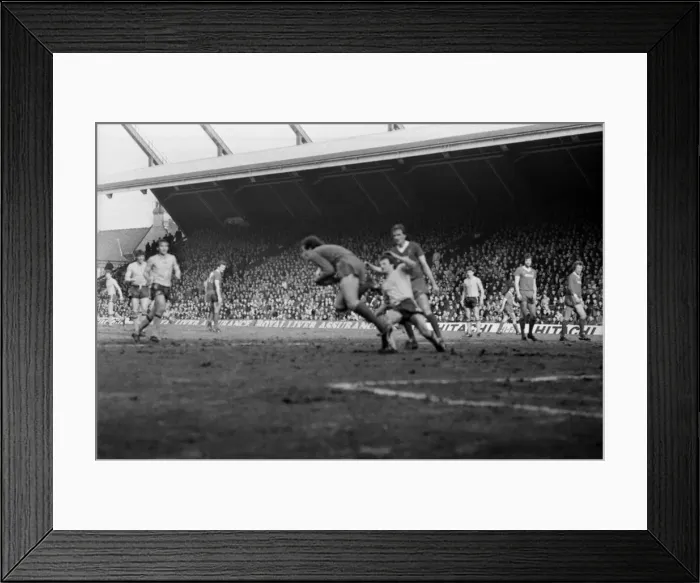 Framed Print : English League Division One match at Anfield. Liverpool 1 v Sunderland 0 Framed Print : English League Division One match at Anfield. Liverpool 1 v Sunderland 0
