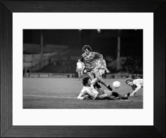 Framed Print : English League Division One match. Manchester City 2 v Sunderland 3 Framed Print : English League Division One match. Manchester City 2 v Sunderland 3