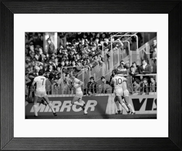 Framed Print : English League Division One match at Maine Road. Manchester City 1 v Everton 1 Framed Print : English League Division One match at Maine Road. Manchester City 1 v Everton 1