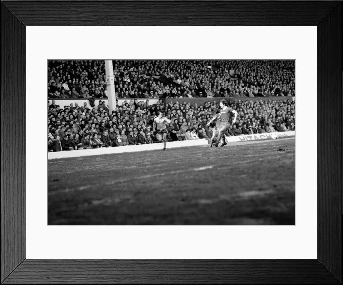 Framed Print : English League Division One match at Anfield. Liverpool 1 v Sunderland 0 Framed Print : English League Division One match at Anfield. Liverpool 1 v Sunderland 0