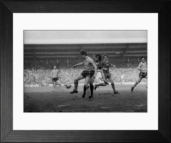 Framed Print : English League Division One match at Anfield. Liverpool 1 v Sunderland 0 Framed Print : English League Division One match at Anfield. Liverpool 1 v Sunderland 0