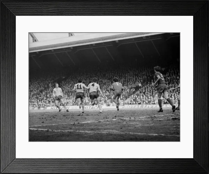 Framed Print : English League Division One match at Anfield. Liverpool 1 v Sunderland 0