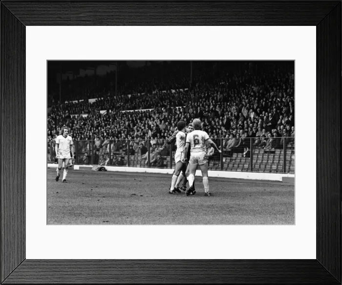 Framed Print : English League Division One match at Elland Road. Leeds United 1 v Nottingham Forest 1 Framed Print : English League Division One match at Elland Road. Leeds United 1 v Nottingham Forest 1