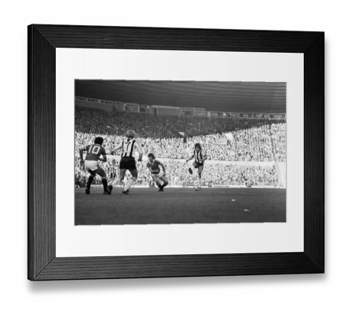 Framed Print : Manchester United 2 v. Notts. County 1. Division 1 Football. October 1981 MF04-12-104 Framed Print : Manchester United 2 v. Notts. County 1. Division 1 Football. October 1981 MF04-12-104