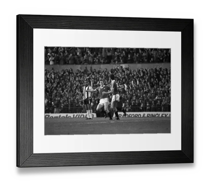 Framed Print : Manchester United 2 v. Notts. County 1. Division 1 Football. October 1981 MF04-12-107 Framed Print : Manchester United 2 v. Notts. County 1. Division 1 Football. October 1981 MF04-12-107