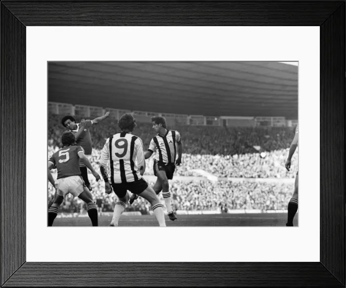 Framed Print : Manchester United 2 v. Notts. County 1. Division 1 Football. October 1981 MF04-12-105 Framed Print : Manchester United 2 v. Notts. County 1. Division 1 Football. October 1981 MF04-12-105