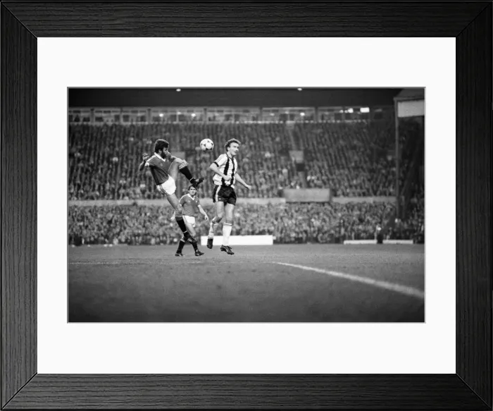 Framed Print : Manchester United 2 v. Notts. County 1. Division 1 Football. October 1981 MF04-12-100