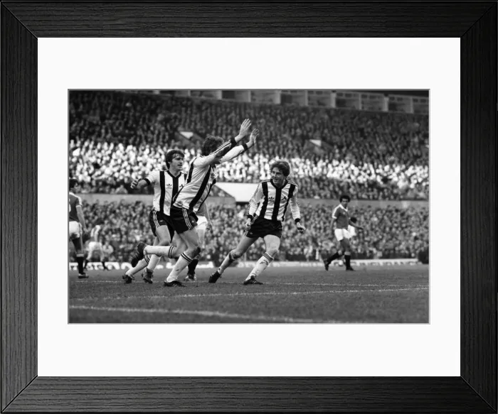 Framed Print : Manchester United 2 v. Notts. County 1. Division 1 Football. October 1981 MF04-12-082