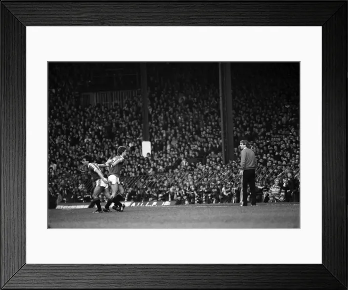 Framed Print : Manchester United 2 v. Notts. County 1. Division 1 Football. October 1981 MF04-12-096