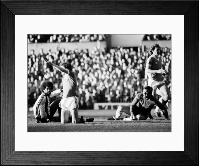Framed Print : Manchester United 2 v. Notts. County 1. Division 1 Football. October 1981 MF04-12-052 Framed Print : Manchester United 2 v. Notts. County 1. Division 1 Football. October 1981 MF04-12-052