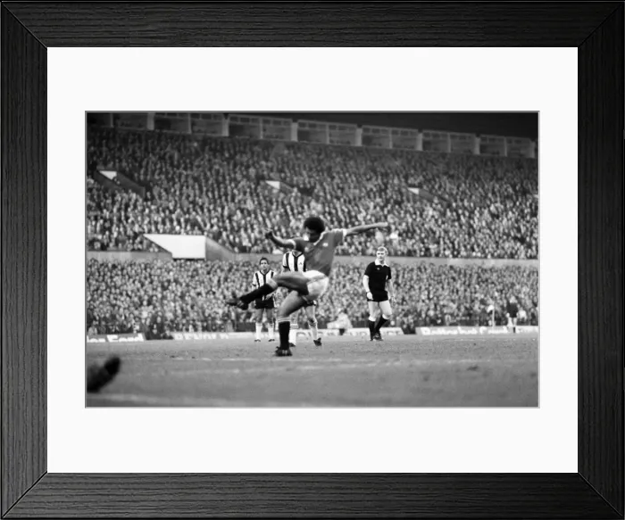 Framed Print : Manchester United 2 v. Notts. County 1. Division 1 Football. October 1981 MF04-12-061 Framed Print : Manchester United 2 v. Notts. County 1. Division 1 Football. October 1981 MF04-12-061