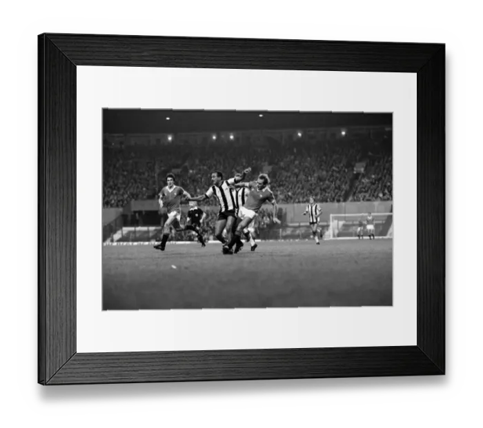 Framed Print : Manchester United 2 v. Notts. County 1. Division 1 Football. October 1981 MF04-12-087