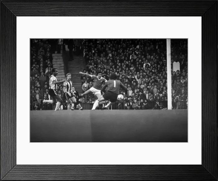 Framed Print : Manchester United 2 v. Notts. County 1. Division 1 Football. October 1981 MF04-12-008 Framed Print : Manchester United 2 v. Notts. County 1. Division 1 Football. October 1981 MF04-12-008