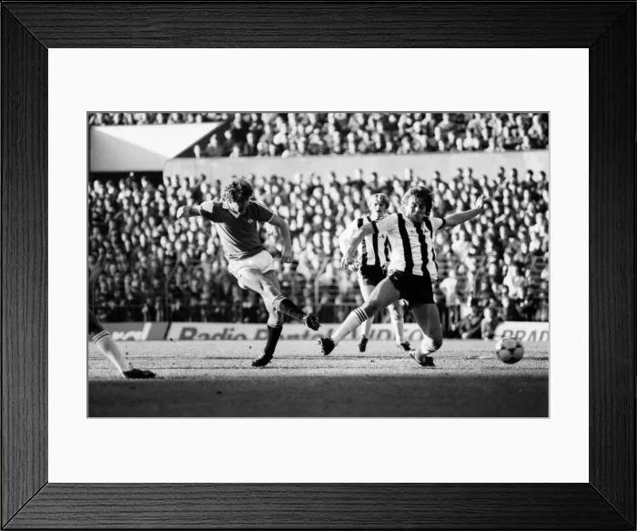 Framed Print : Manchester United 2 v. Notts. County 1. Division 1 Football. October 1981 MF04-12-014 Framed Print : Manchester United 2 v. Notts. County 1. Division 1 Football. October 1981 MF04-12-014